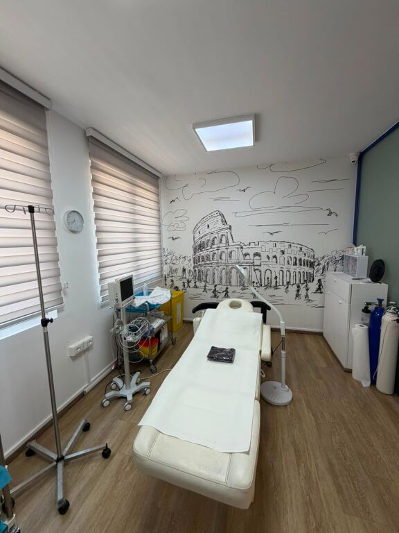 SHITET KLINIKË MJEKËSORE / ESTETIKE NË QENDËR TË TIRANËS  ID: 5248