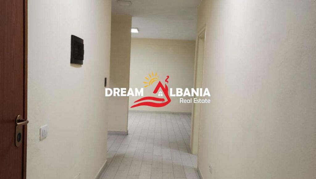 Zyre me Qera me 4 ambjente tek Pazari i Ri ne rrugen Tefta Tashko (ID 4261757)