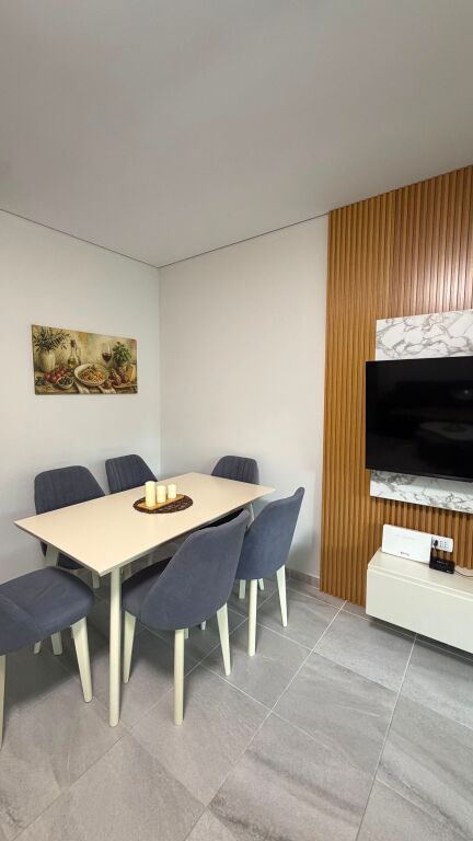 Shitet Apartament 1+1