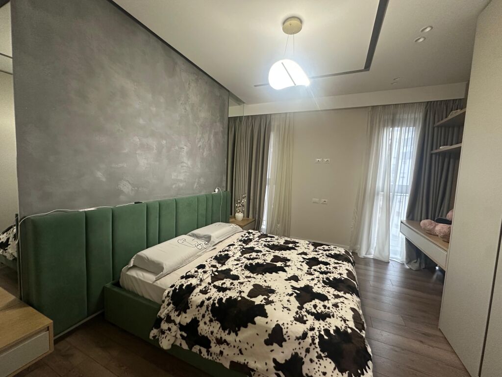 Apartament me qera 3+1+2 Rruga e Kosovareve 2300€