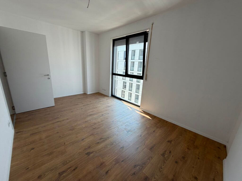 Jepet me qira apartament 3+1+2Poste Parkimi tek Kompleksi Akses