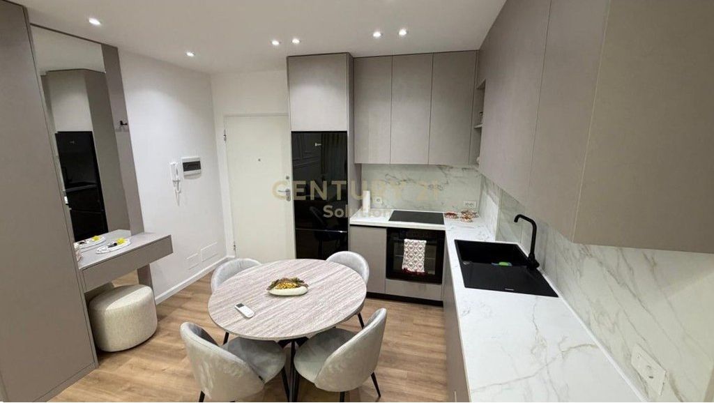 APARTAMENT 2+1+2+🅿️arking 📍PRANE KLANIT ! 860 € /Muaj 80,000 Lekë /Muaj