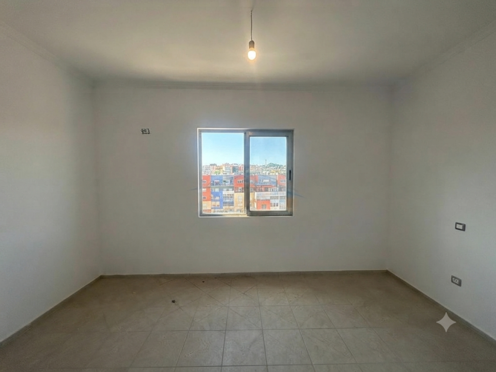 Shitet, Apartament 2+1+Verandë, Unaza e Re
