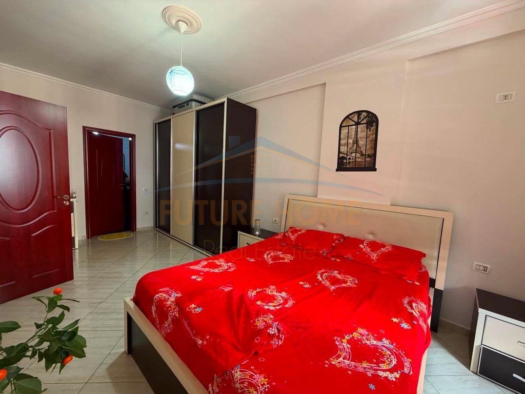 Shitet, Apartament 2+1+2, Unaza e Re