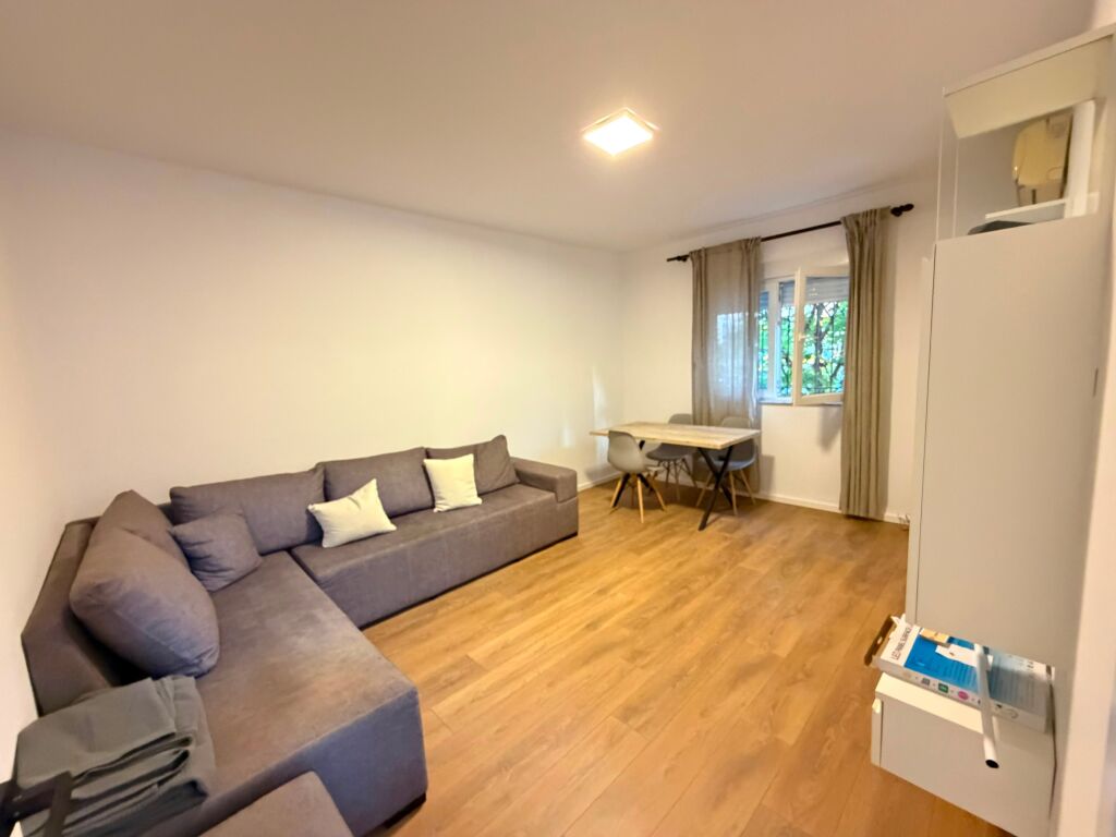 Shitet apartament 1+1 ne Laprakë