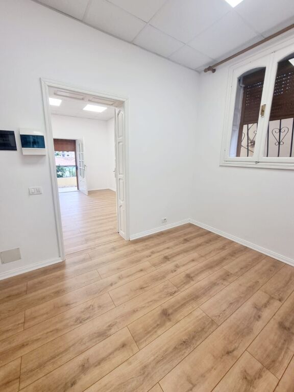 🏡 JEPET ME QIRA VILË 3-KATËSHE PRANË XHAMLLIKUT – Porcelan