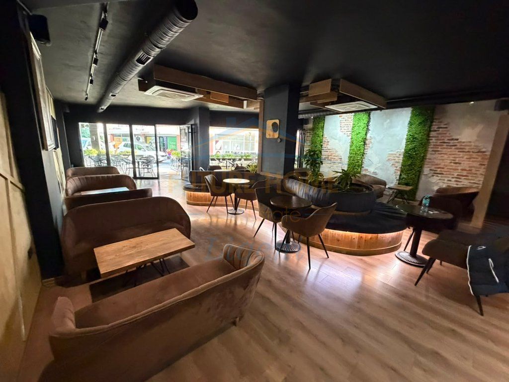 State, Bar-Cafe, Fresk, Tirana