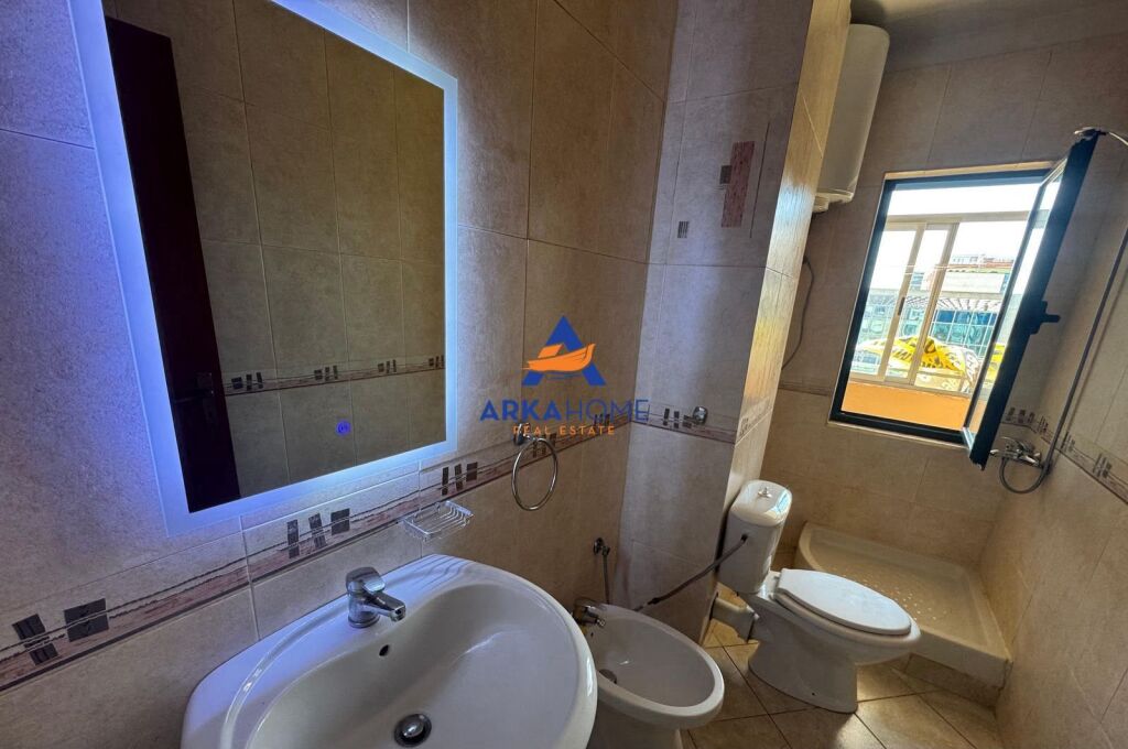 JEPET APARTMENT ME QERA 1+1+BALLKON " ISH STACIONI TRENIT , AFER ME KOMPLEKSIN USLUGA" 50.000 LEKE