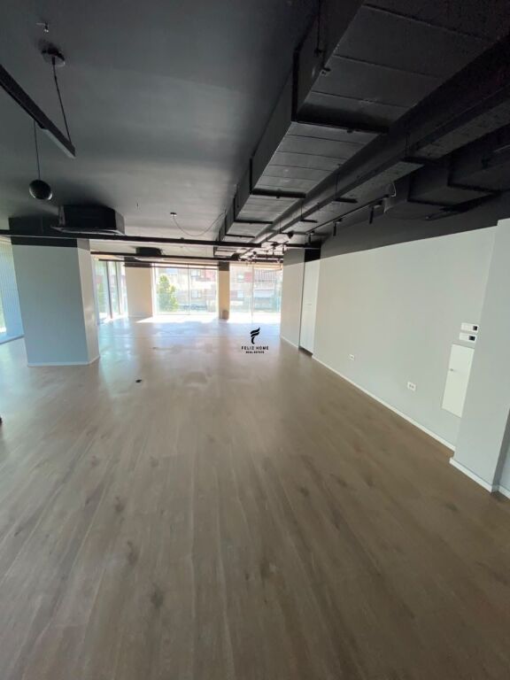 UFFICIO IN AFFITTO 520 M2 BLOK 1.550.000 LEKE FH-85787