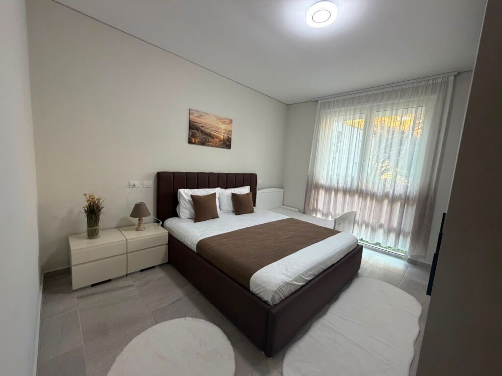 Shitet Apartament 1+1