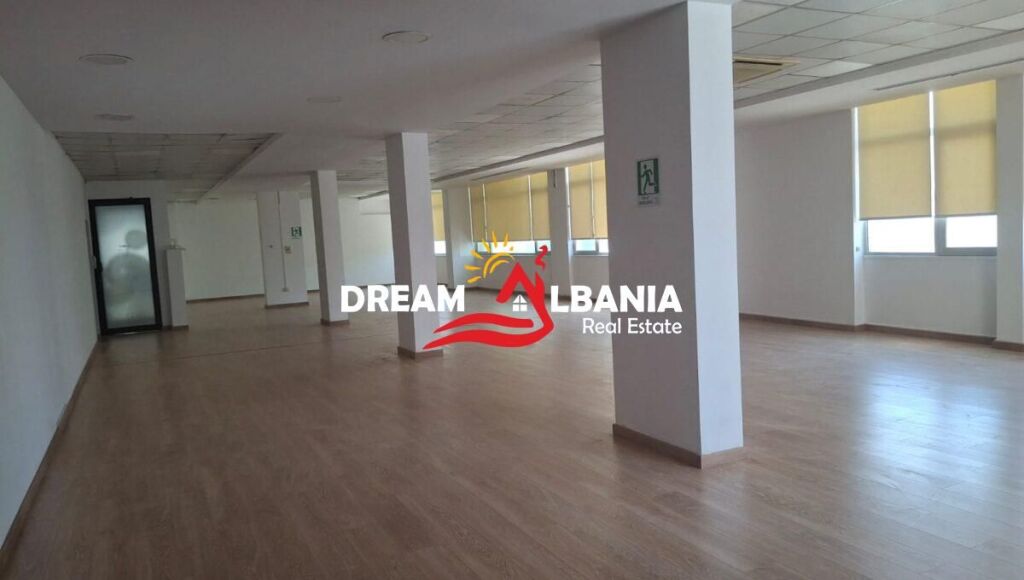 Jepet ambient biznesi me qera ne zonen e Bllokut prane Stadiumit Selman Stermasi (ID 42611545)