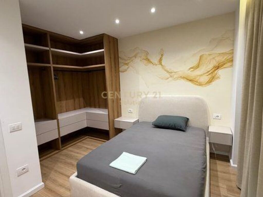 APARTAMENT 2+1+2 + PARKING PER QIRA !