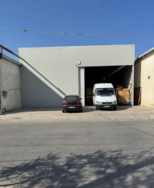 Rent | Ambjent Biznesi, Kapanon | Rruga Petrit Radovicka | 1150 €/month