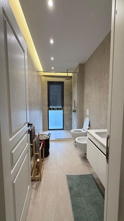 APARTAMENT 2+1+2+🅿️arking 📍PRANE KLANIT ! 860 € /Muaj 80,000 Lekë /Muaj