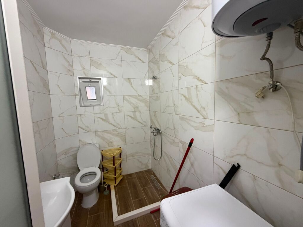 Shitet apartament 1+1 ne Laprakë
