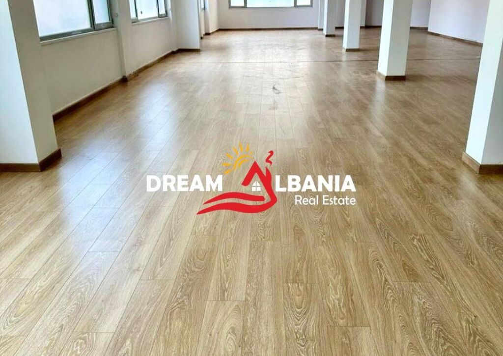 Jepet ambient biznesi me qera ne zonen e Bllokut prane Stadiumit Selman Stermasi (ID 42611545)