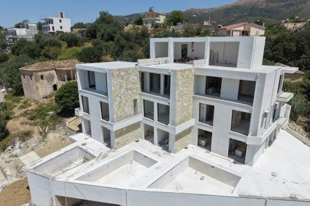 Apartament me pishine ne shitje  në Rradhimë