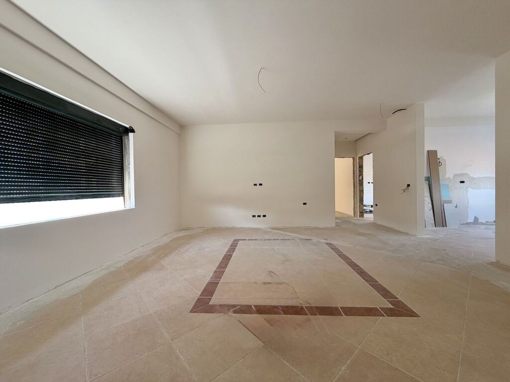 SHITET apartament 3+1 tek Universiteti "Marin Barleti", Selitë