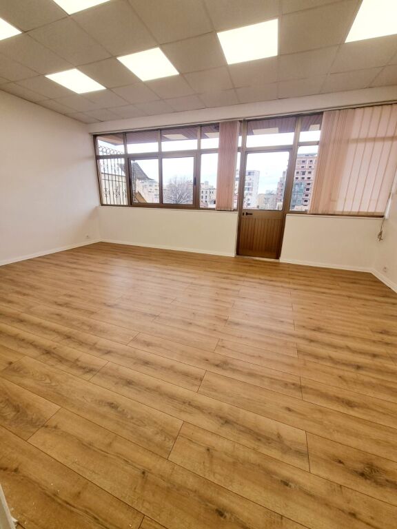 🏡 JEPET ME QIRA VILË 3-KATËSHE PRANË XHAMLLIKUT – Porcelan