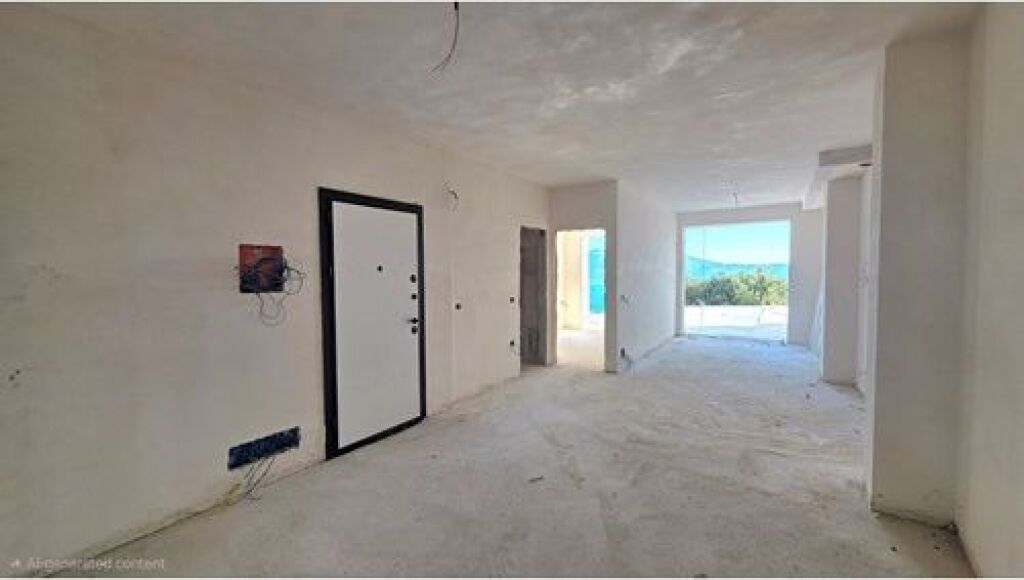 Apartament me pishine ne shitje  në Rradhimë