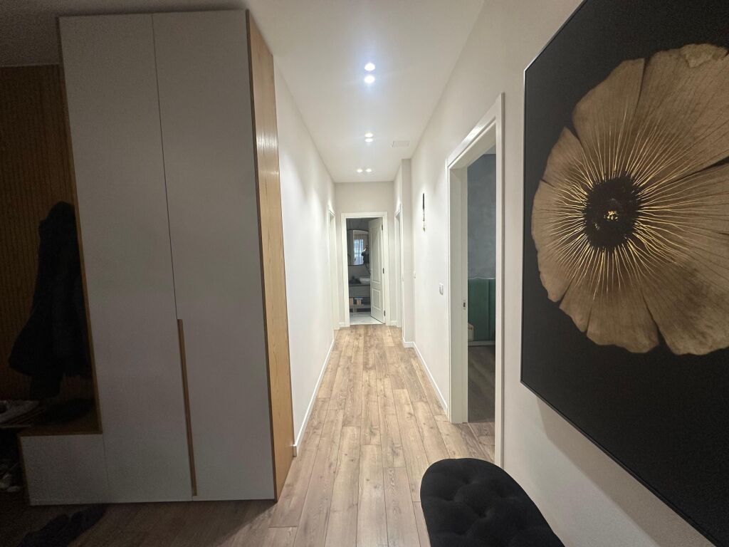 Apartament me qera 3+1+2 Rruga e Kosovareve 2300€