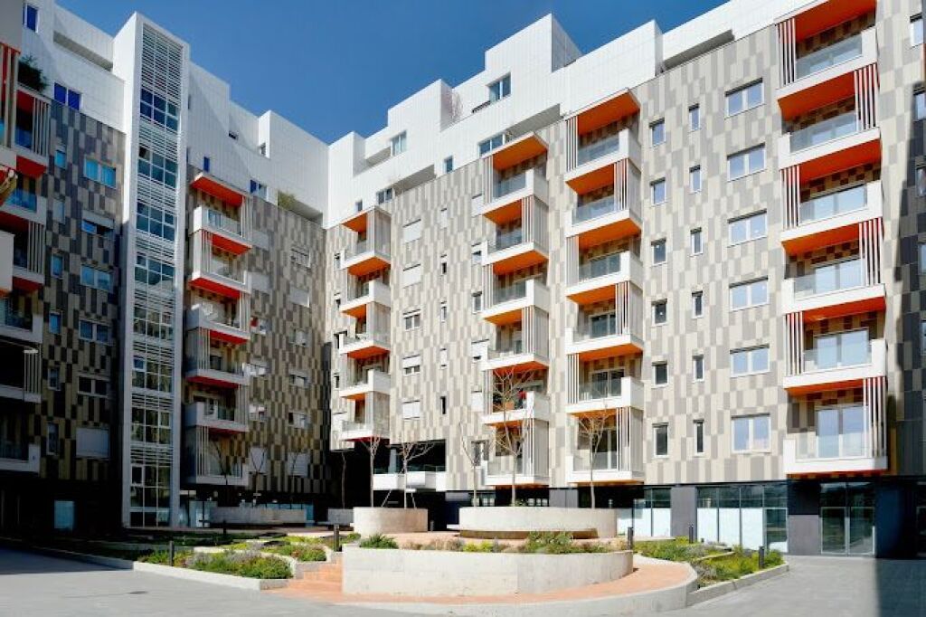 5 parking spaces for rent at The Green Nest!