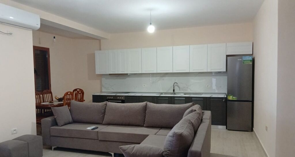 Affitto | Shtëpi private 2 + 1 | Laprakë | 500 €/mese