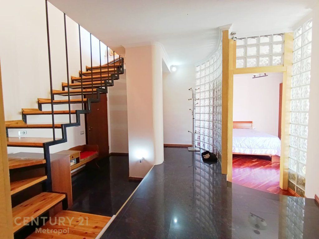 DUPLEX 3+1+3 FOR RENT ON ELBASAN STREET TOGETHER WITH PARKING SPACE