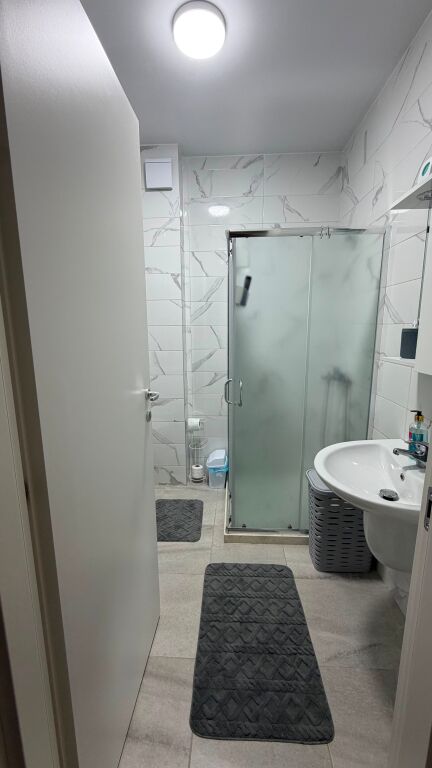 Shitet Apartament 1+1