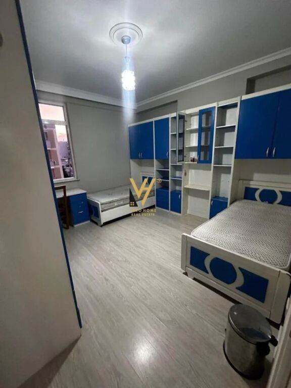 JEPET APARTAMENT 3+1+2+BLK ME QERA TE BLLOKU I VILAVE SELITE 900 EURO