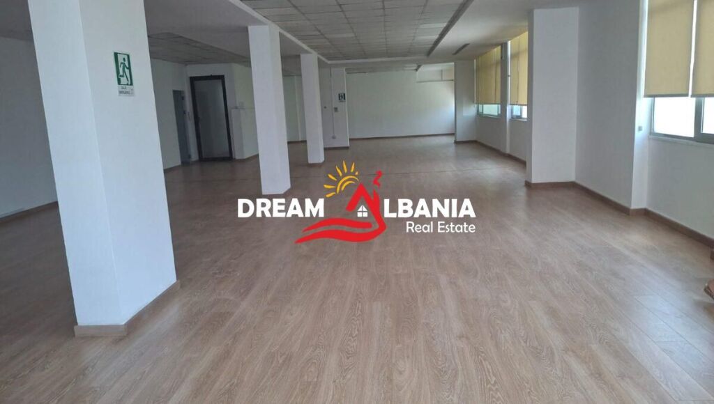Jepet ambient biznesi me qera ne zonen e Bllokut prane Stadiumit Selman Stermasi (ID 42611545)