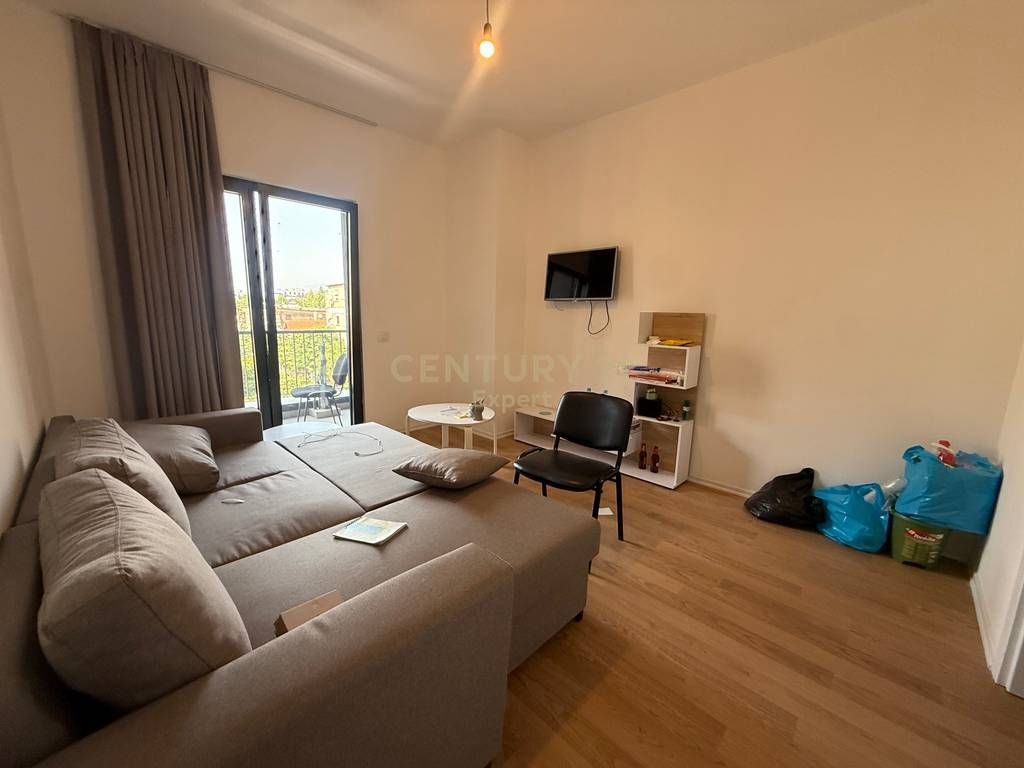 Appartamento adatto per uffici 📍 Via Barrikadave! 750 € /Mese 70.000 Lek /Mese
