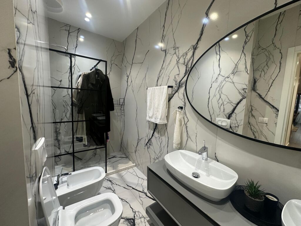 Apartament me qera 3+1+2 Rruga e Kosovareve 2300€