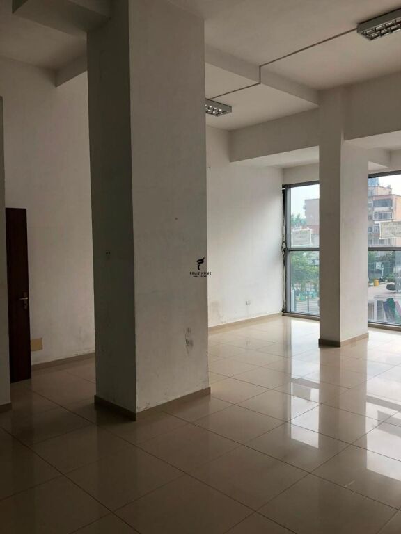 BUSINESS PREMISES FOR RENT 52M2 JEANNE D’ARC BOULEVARD 50,000 LEKE FH-85758