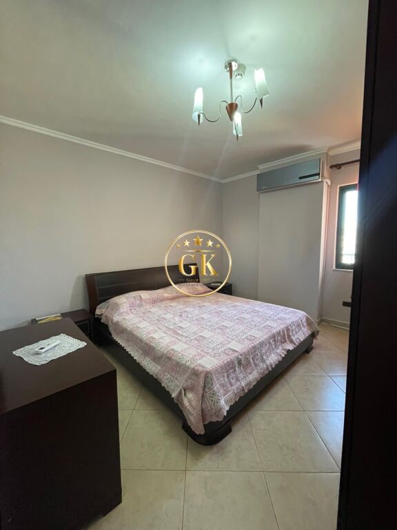 🏡 APARTAMENT ME QERA 2+1 – PRANE TREGUT TE FRUTA PERIMEVE 