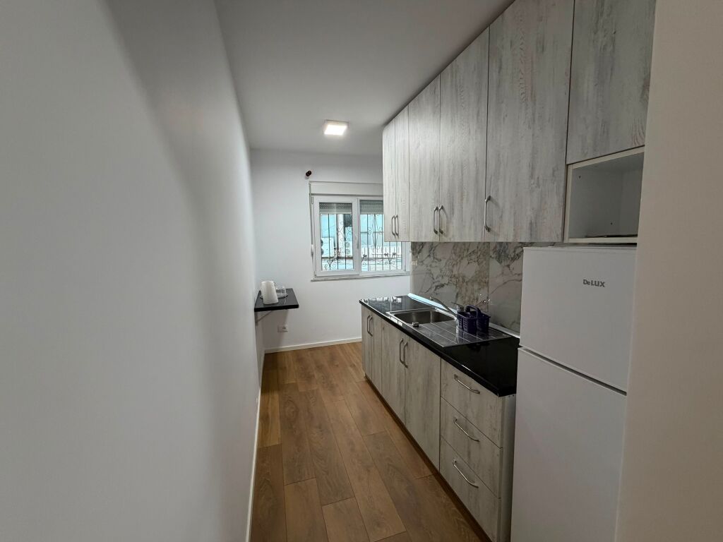 Shitet apartament 1+1 ne Laprakë