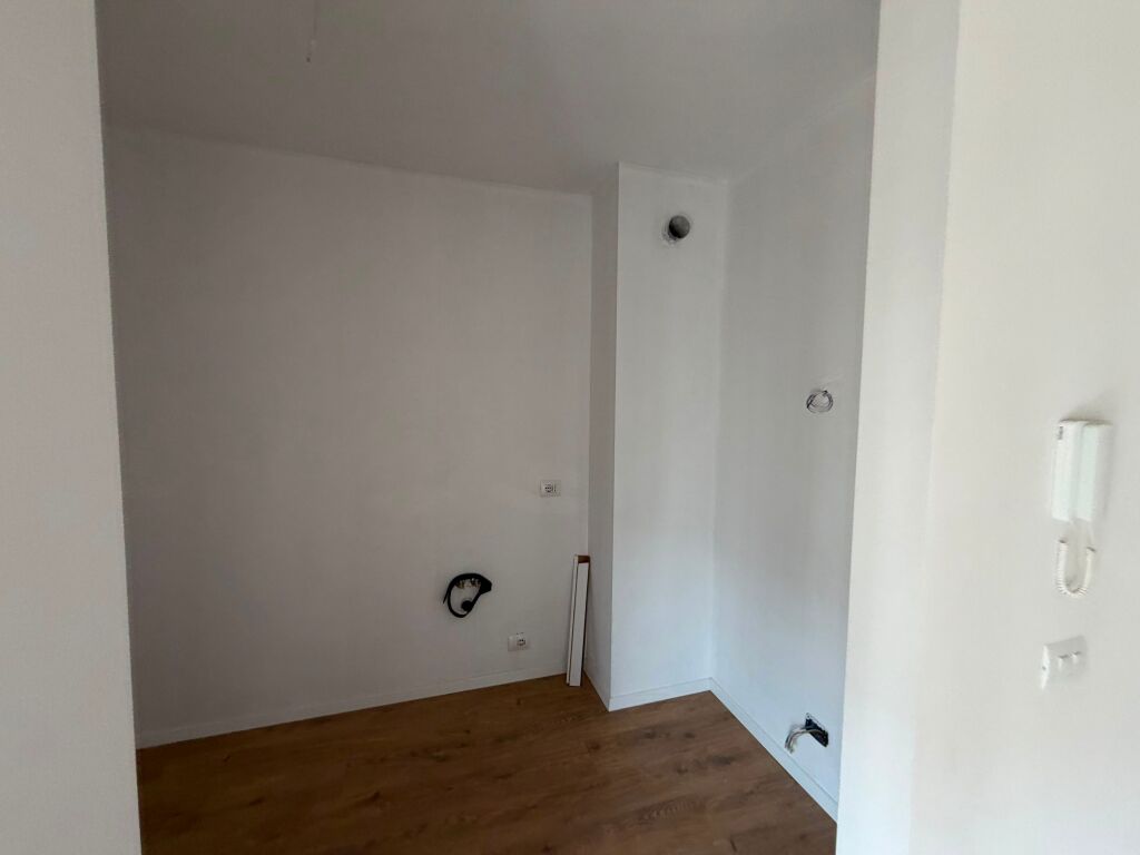 Jepet me qira apartament 3+1+2Poste Parkimi tek Kompleksi Akses
