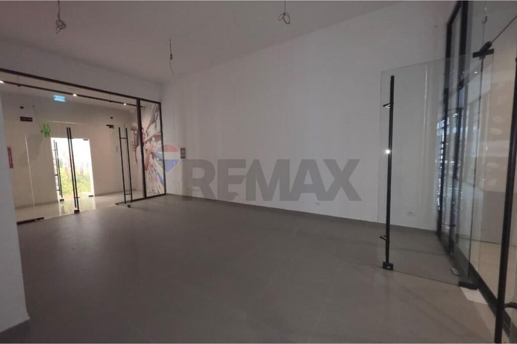 SHOP FOR RENT AT GARDEN BUILDING!
