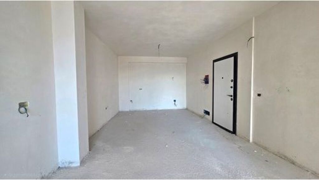 Apartament me pishine ne shitje  në Rradhimë