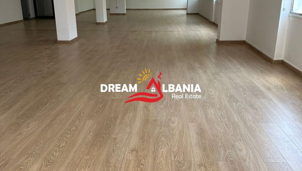 Jepet ambient biznesi me qera ne zonen e Bllokut prane Stadiumit Selman Stermasi (ID 42611545)