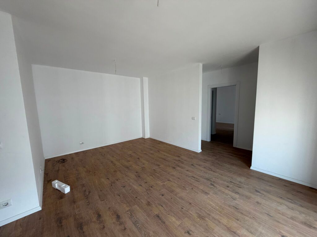 Jepet me qira apartament 3+1+2Poste Parkimi tek Kompleksi Akses