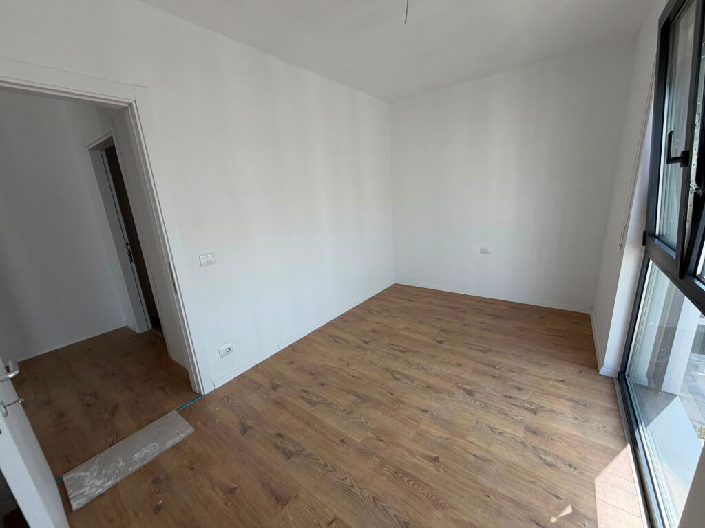 Jepet me qira apartament 3+1+2Poste Parkimi tek Kompleksi Akses