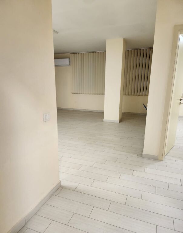 Rent | Ambjent Biznesi | Pazari i Ri | 1200 €/month
