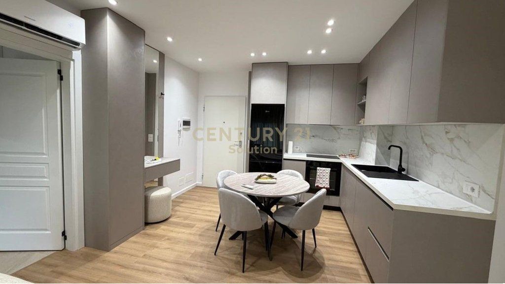 APARTAMENT 2+1+2+🅿️arking 📍PRANE KLANIT ! 860 € /Muaj 80,000 Lekë /Muaj