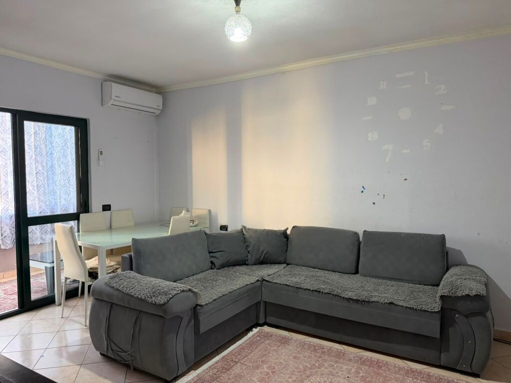 Shitet Apartament 2+1