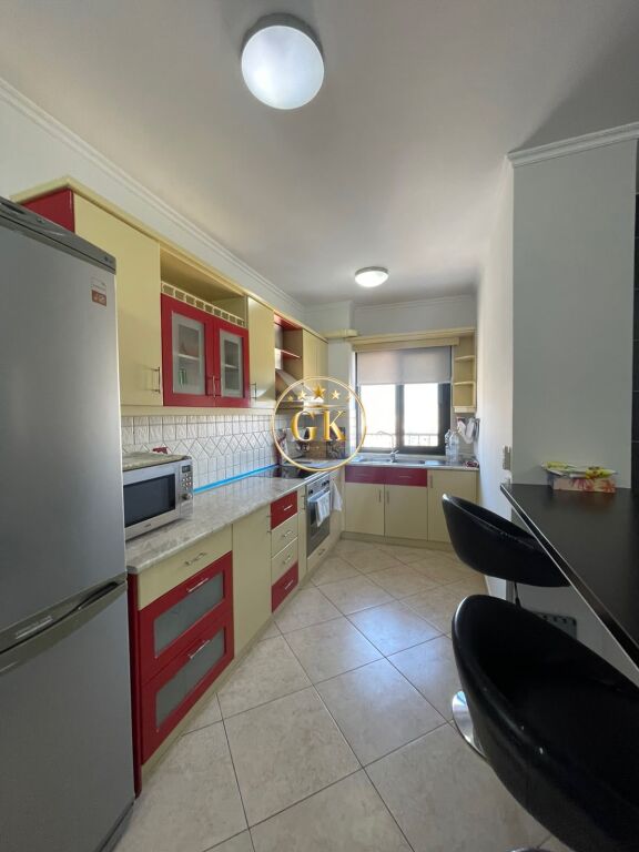 🏡 APARTAMENT ME QERA 2+1 – PRANE TREGUT TE FRUTA PERIMEVE 