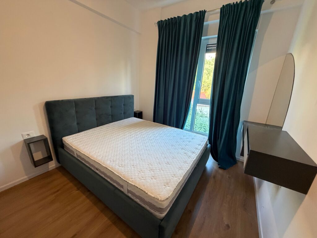 Affitto appartamento 1+1  Alla residenza Oxa a Fresk  Prezzo 37000 leke al mese  3° piano palazzo con ascensore