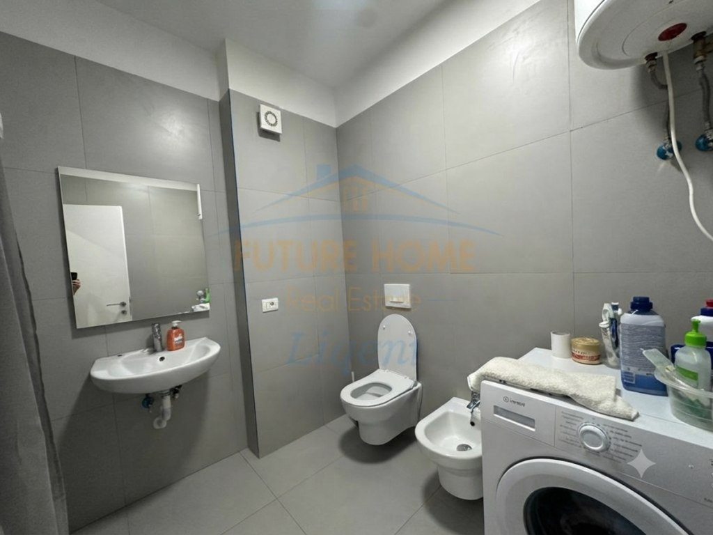 Qera, Apartament 2+1+2 Poste Parkimi,Univers City, QTU.