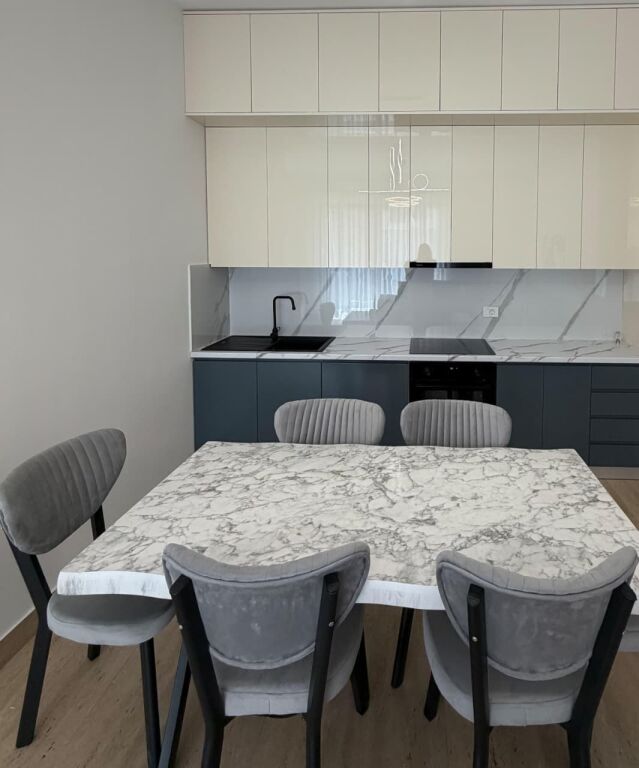 Jepet apartament 2+1+2+Post Parkimi me qira tek Kompleksi Delijorgji , Rruga e Kavajes .