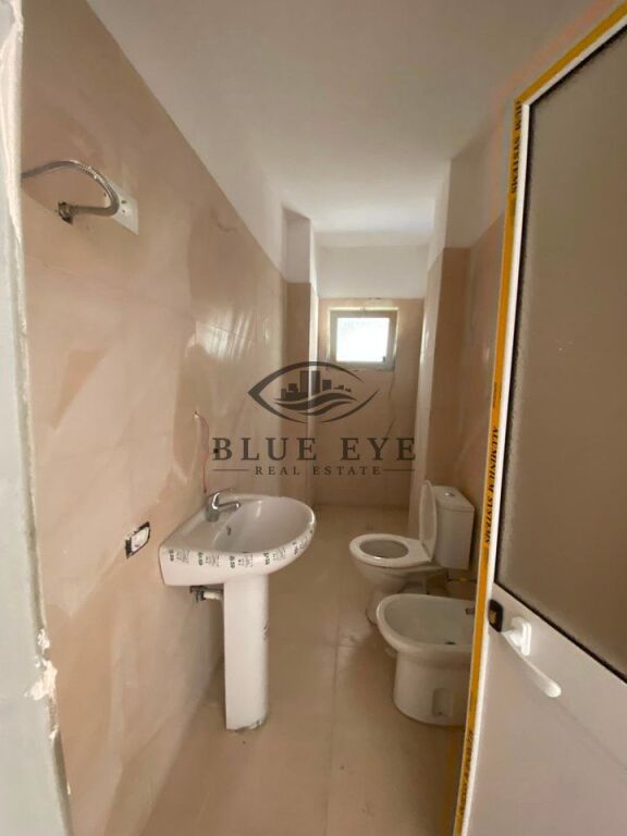 Shitet Apartament 1+1 në Zonën e Plazhit – Korali, Durrës